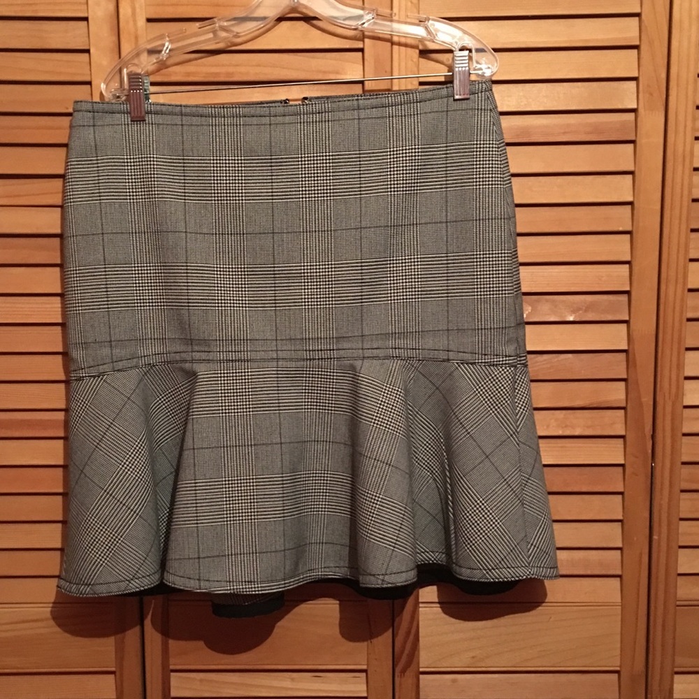 ANN TAYLOR HOUNDSTOOTH FLOUNCE SKIRT